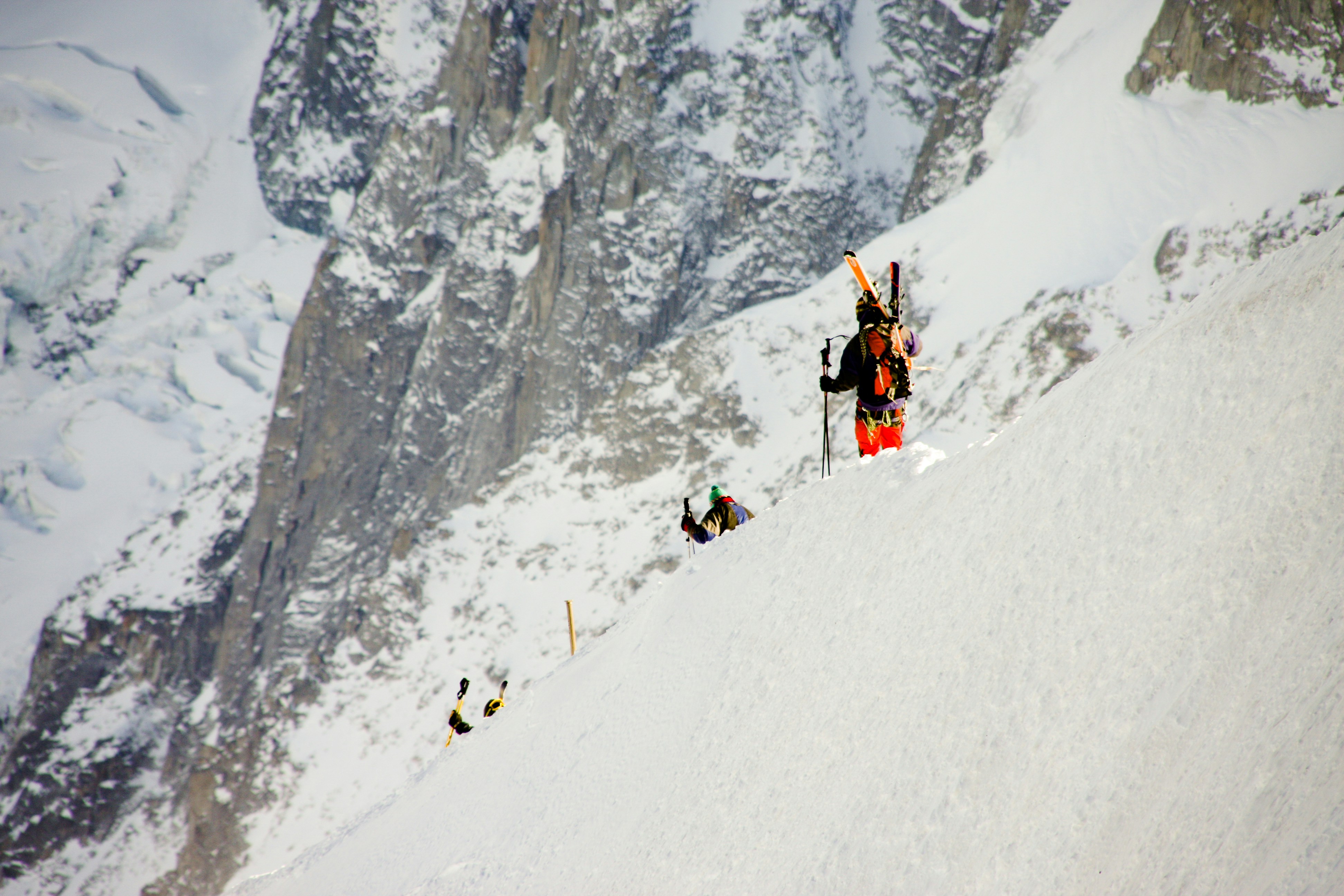 Mountaineering from ABVIMAS Manali India: mountaineering institute near Manali trainees on snow slope with instructors